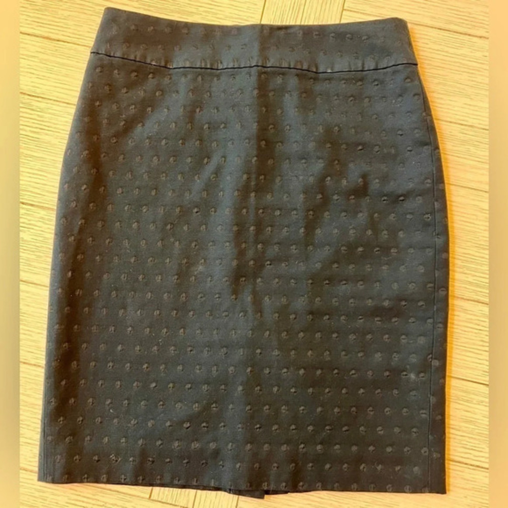 Lands End straight knee length textured navy skirt, cotton poly mix. Lined. Sz 8